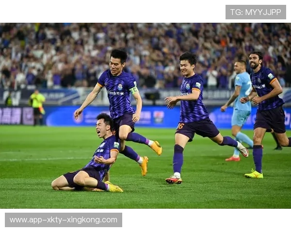 天津津门虎抢断成功后顺势长驱直入,极具威胁 天津津门虎抢断成功后顺势长驱直入,极具威胁